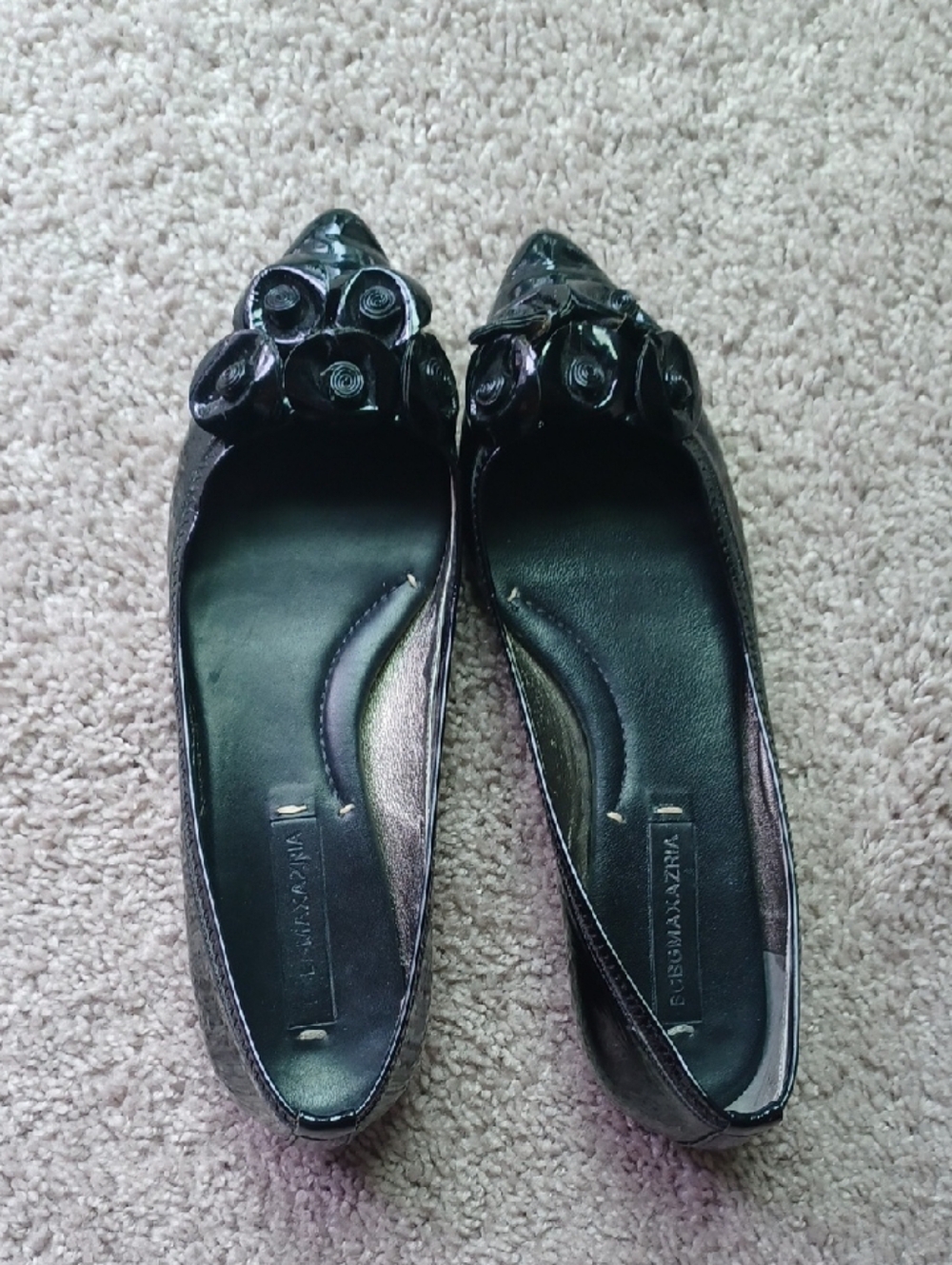 BCBGMaxAzria Black Patent Pointed-Toe Rosette Flats Sz 8